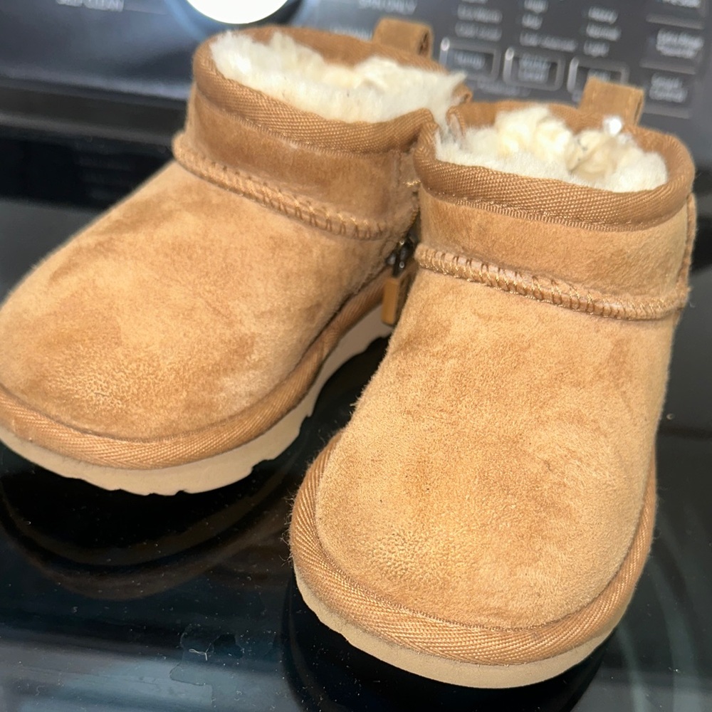 Cozy Tan Suede Boots with Shearling Lining
